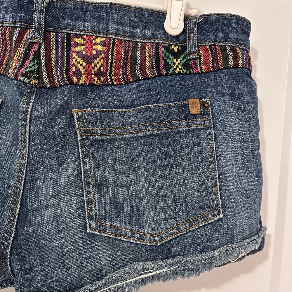 Roots Tribal Embroidered Dark Wash Blue Jean Short Raw Edge Size 29 Women’s - Picture 7 of 10